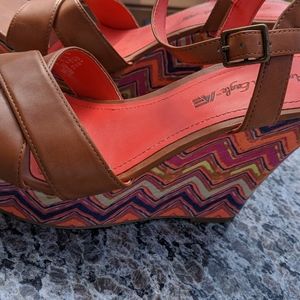 American Eagle wedged peak toe heels